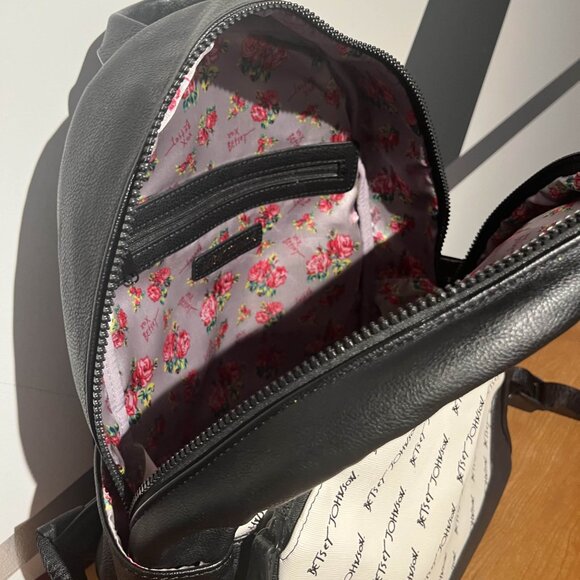 GREAT CONDITION~Betsey Johnson Backpack - Picture 6 of 10